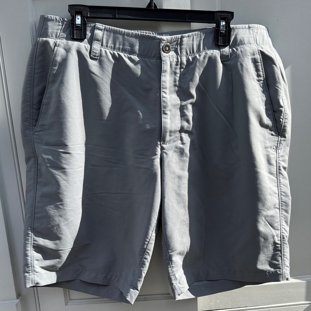 Under Armour Men's Light Gray Flat Front Shorts